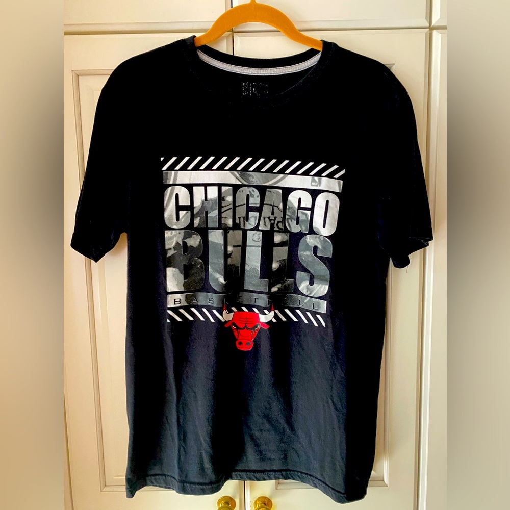 NBA Chicago Bulls basketball T Shirt Black Short Sleeve Crew Neck Mens Size M